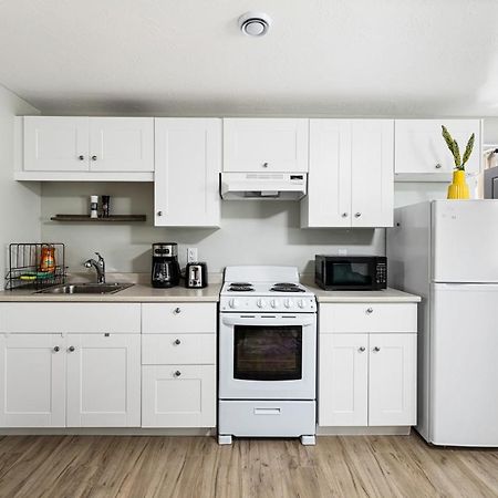 One Bedroom Apartment Moncton North ! Luaran gambar