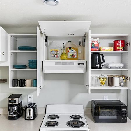 One Bedroom Apartment Moncton North ! Luaran gambar