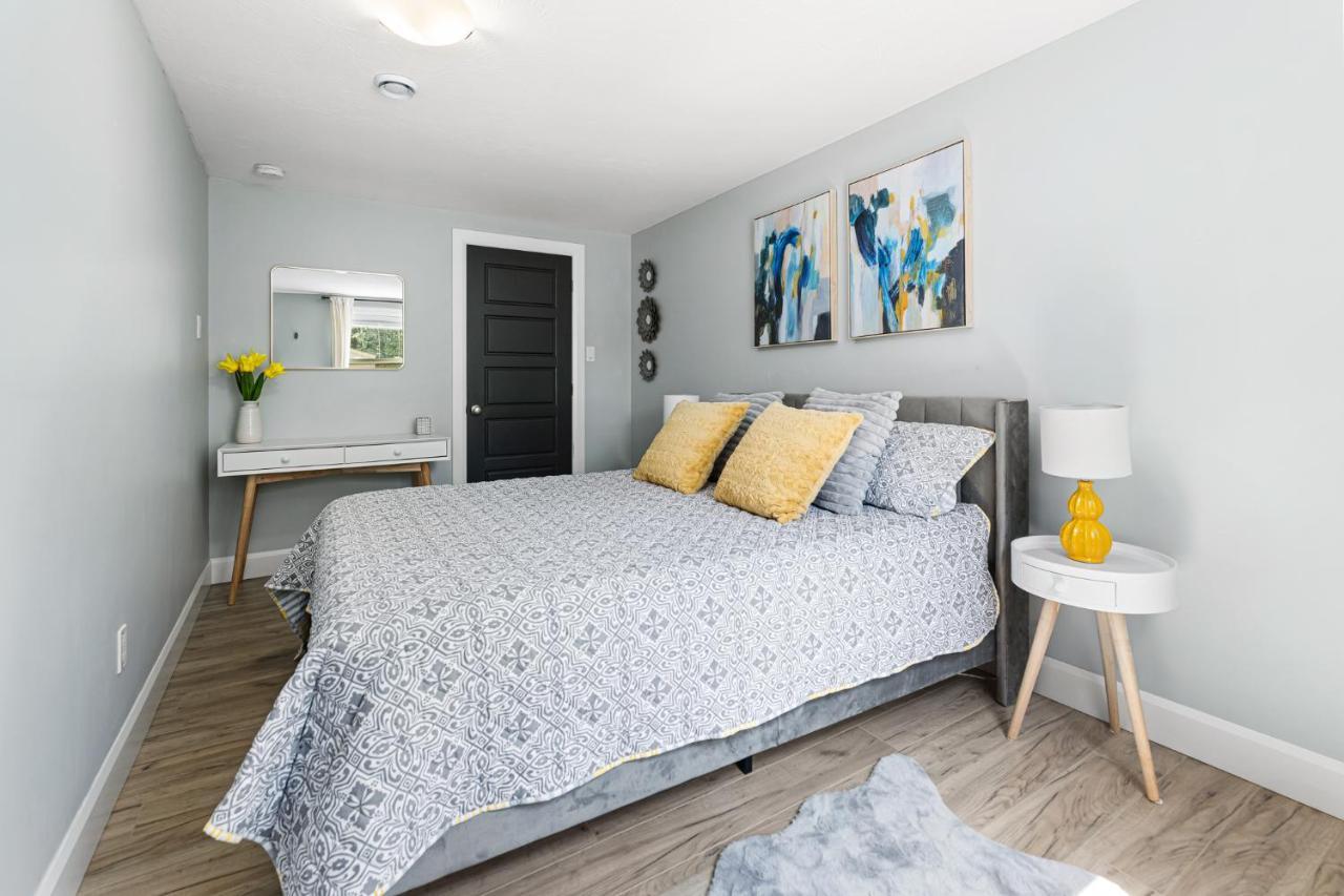 One Bedroom Apartment Moncton North ! Luaran gambar