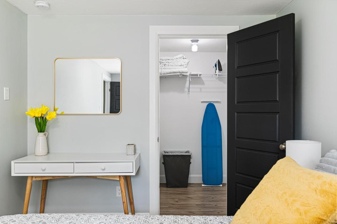 One Bedroom Apartment Moncton North ! Luaran gambar