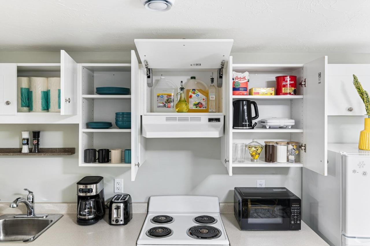One Bedroom Apartment Moncton North ! Luaran gambar