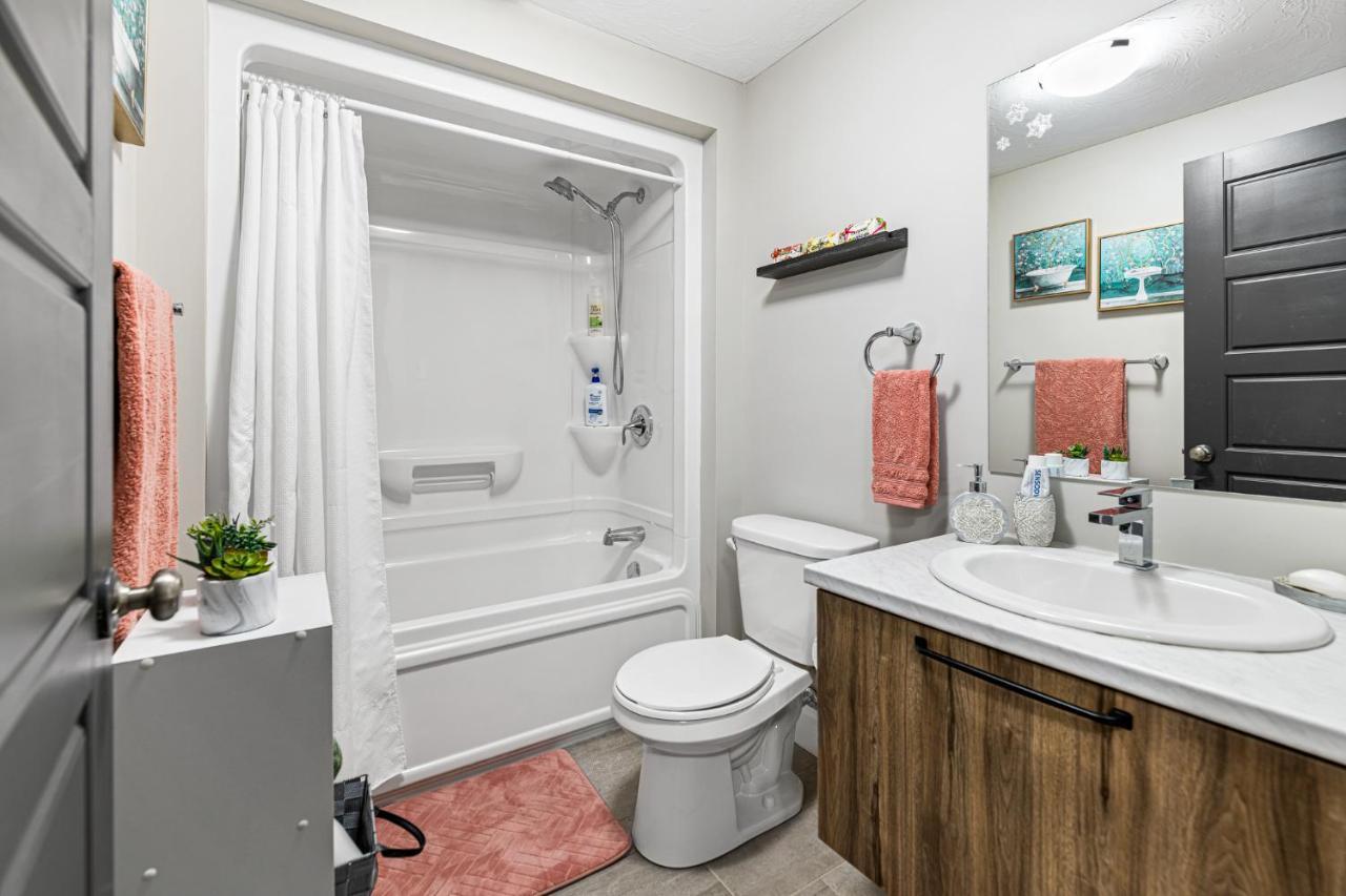 One Bedroom Apartment Moncton North ! Luaran gambar