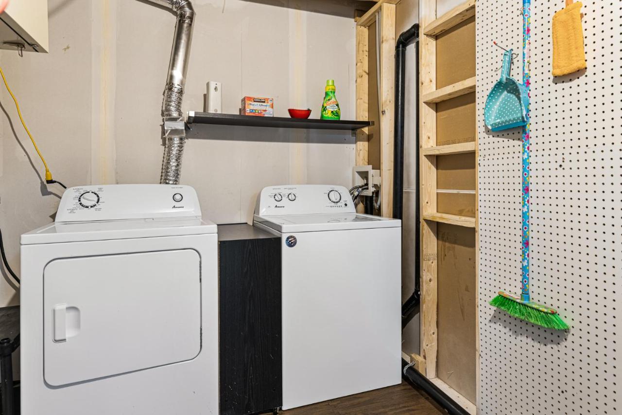 One Bedroom Apartment Moncton North ! Luaran gambar