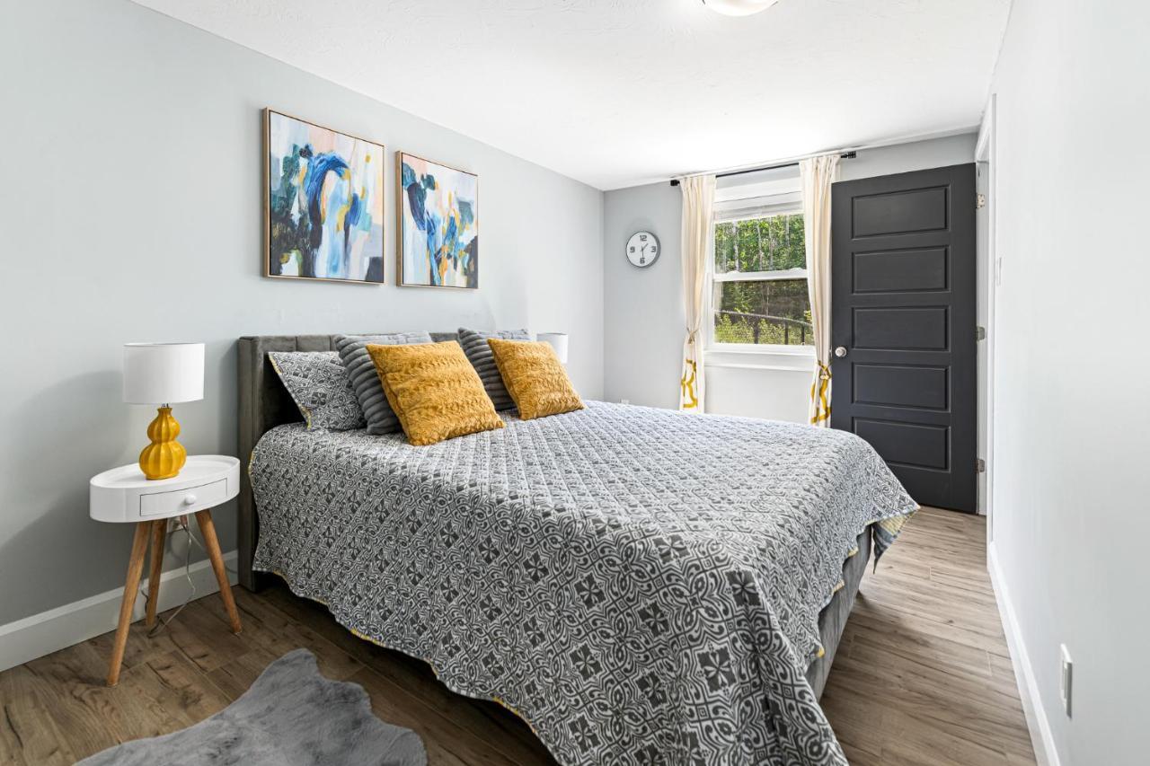 One Bedroom Apartment Moncton North ! Luaran gambar